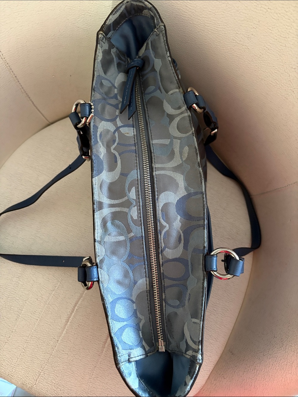 Authentic Coach Signature Canvas Tote in Navy and Gray - Picture 10 of 11